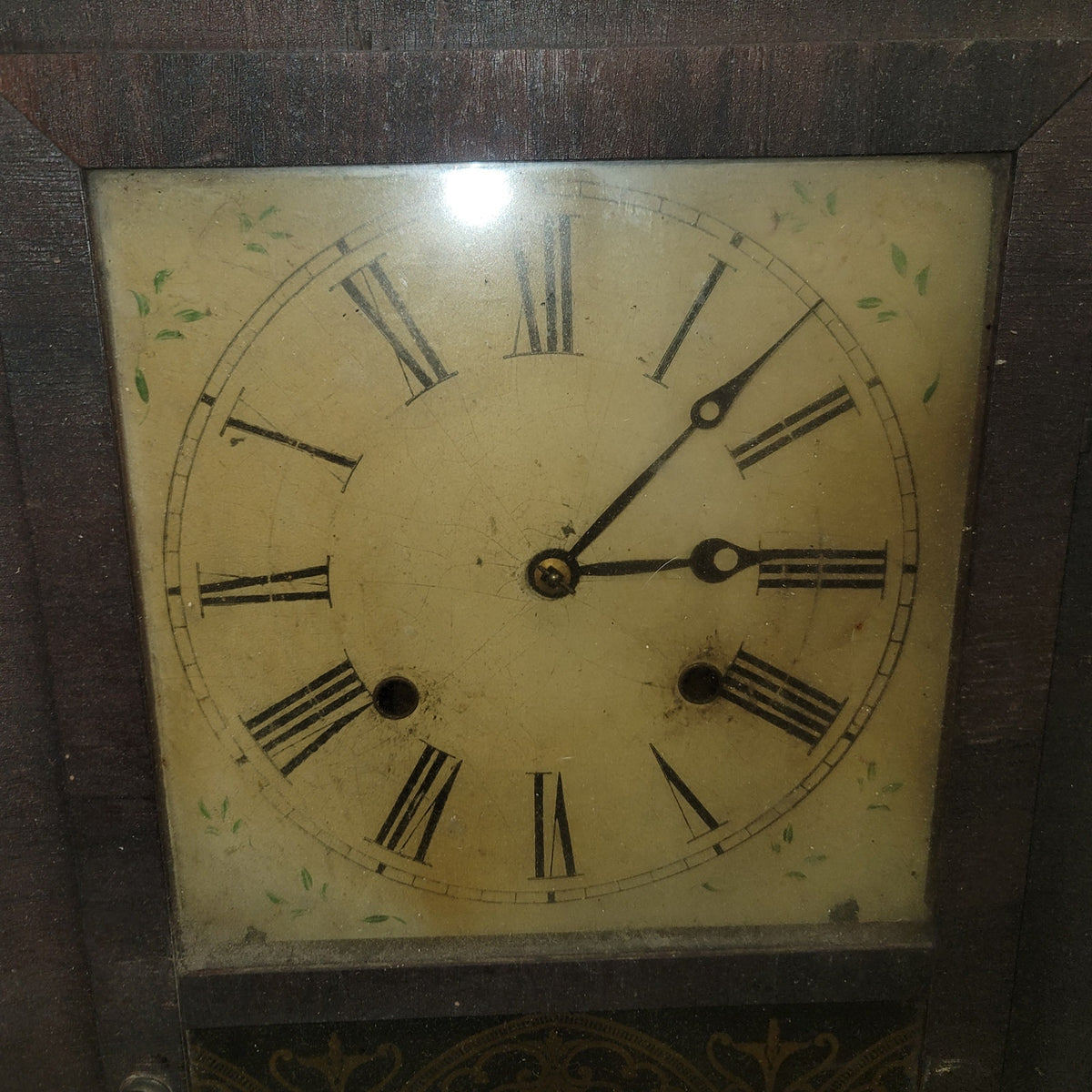 South Georgia Clock Co. Table wood clock damaged walnut veneer case key pendulum
