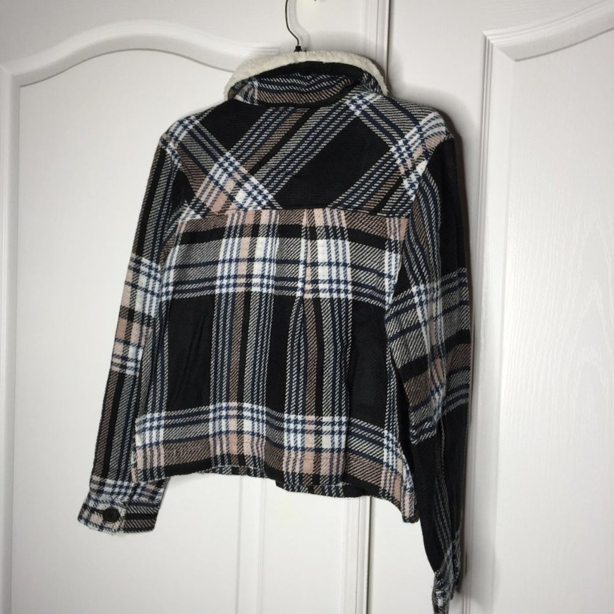 NEW SUSINA Faux Shearling Trim Jacket Long Sleeve SMALL Button Black Naya Plaid