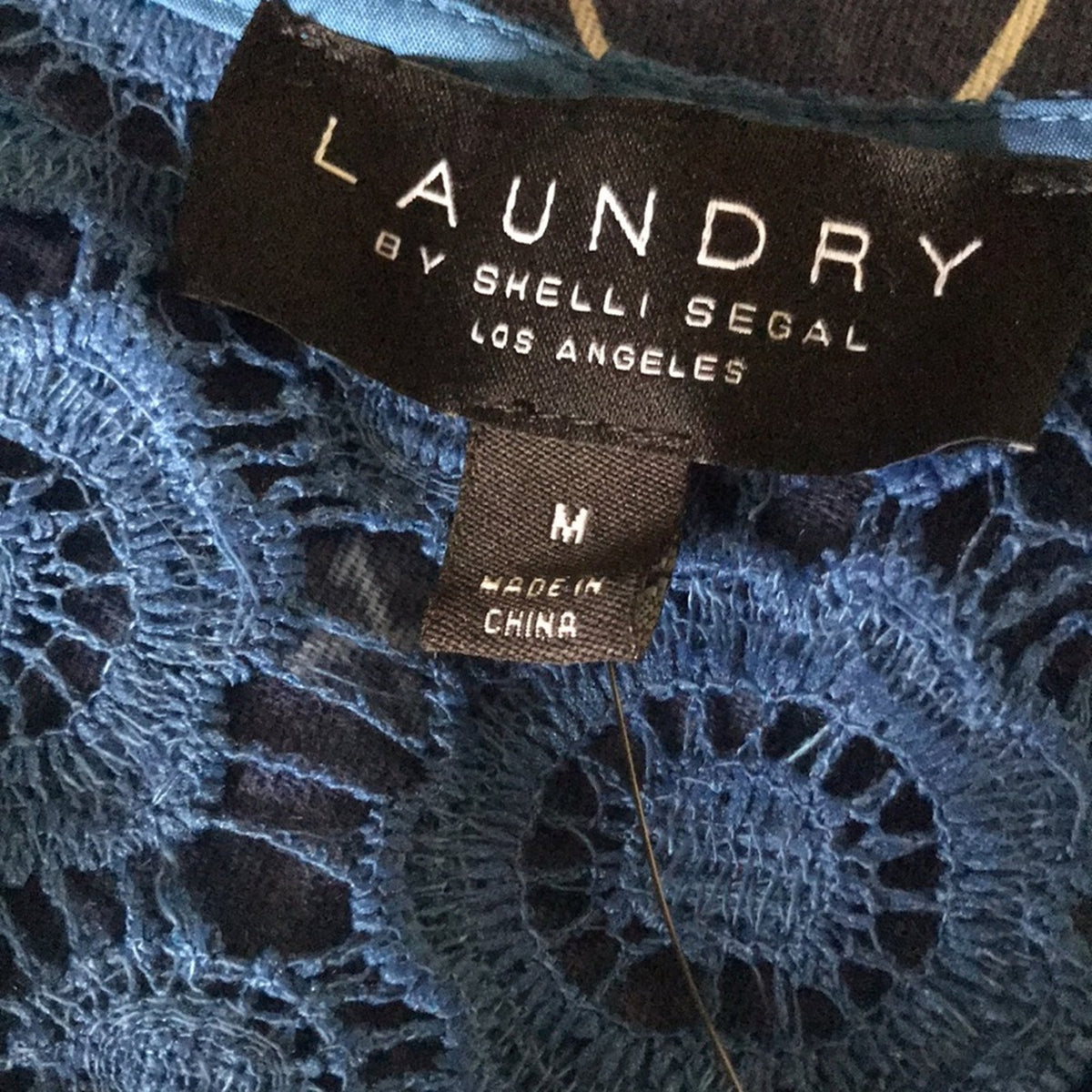 Laundry By Shelli Segal NWT True Blue Lace V-Neck Top Size Medium
