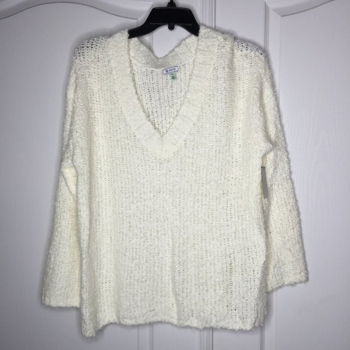 Susina Snow White Fluffy Boucle Knit Pullover Sweater V-Neck