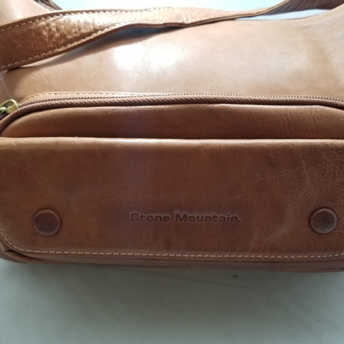 STONE MOUNTAIN leather shoulder tan bag purse Zip and front pouch Key ring